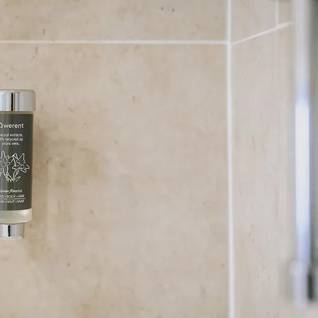 Areit By We Rent * Τσελ αμ Ζέε